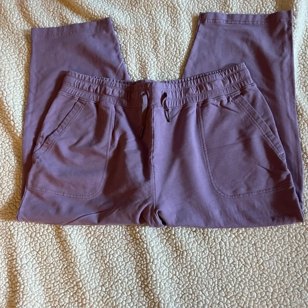 Women’s capri’s 💜 - Picture 3 of 4